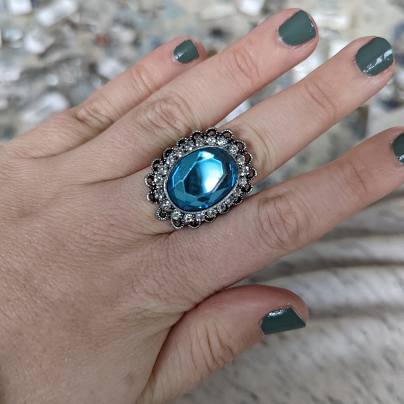 5/$20 Paparazzi Queen of the Castle Blue Ring